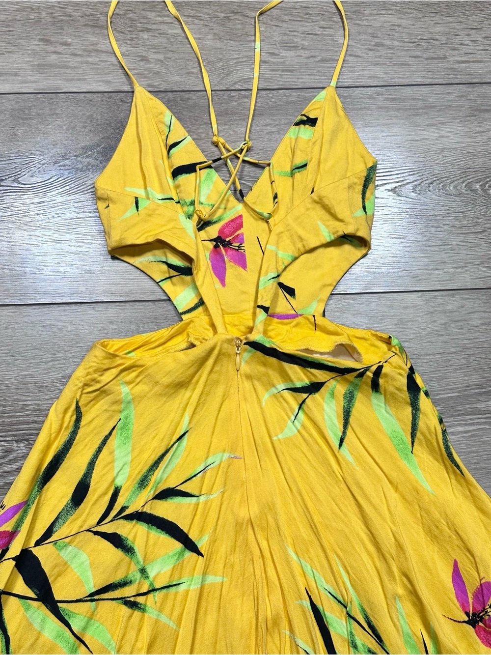 •SOLD• Urban Outfitters Yellow Tropical Floral Print Cut Out Mini Dress - Picture 16 of 16